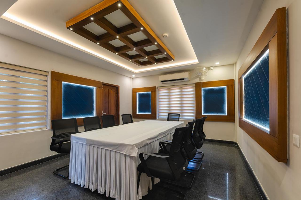 Готель Vidya Residency Thrissur Екстер'єр фото