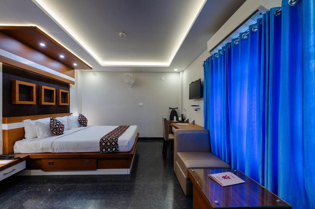 Готель Vidya Residency Thrissur Екстер'єр фото
