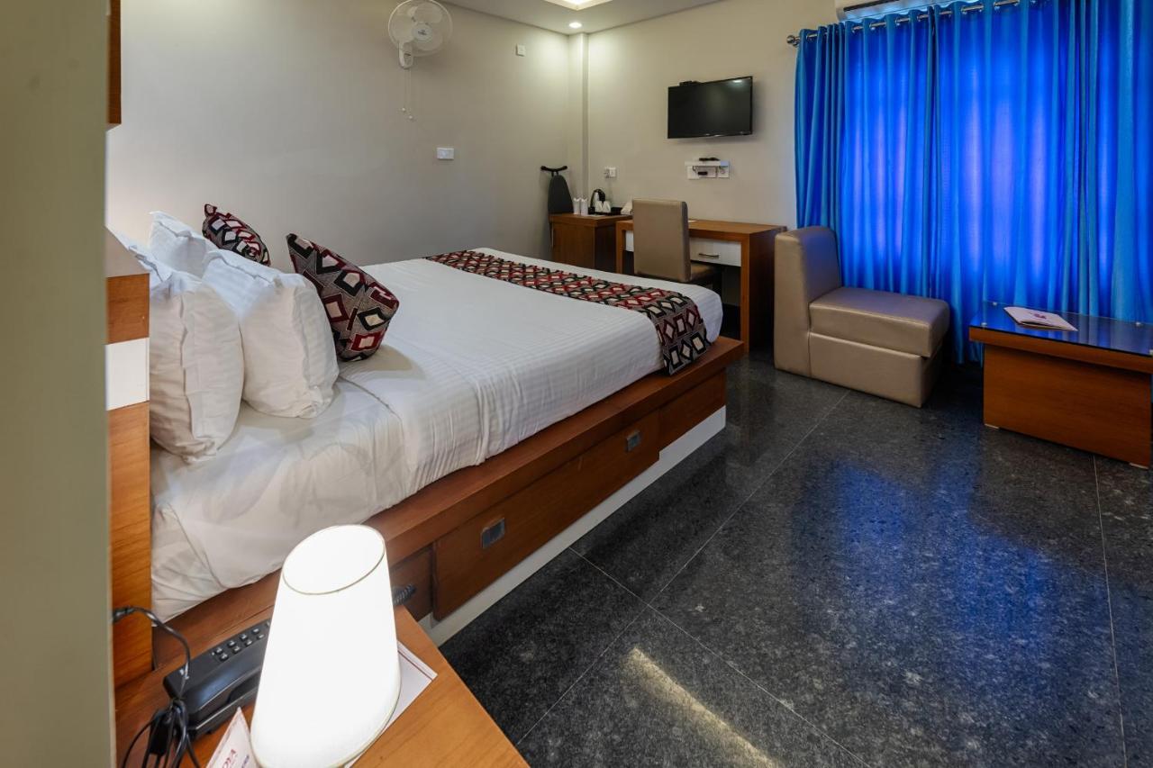 Готель Vidya Residency Thrissur Екстер'єр фото