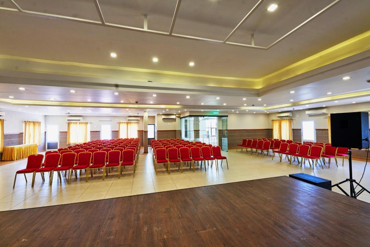 Готель Vidya Residency Thrissur Екстер'єр фото